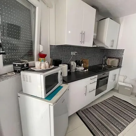 Seaesta Holiday- Modern טרוגיר